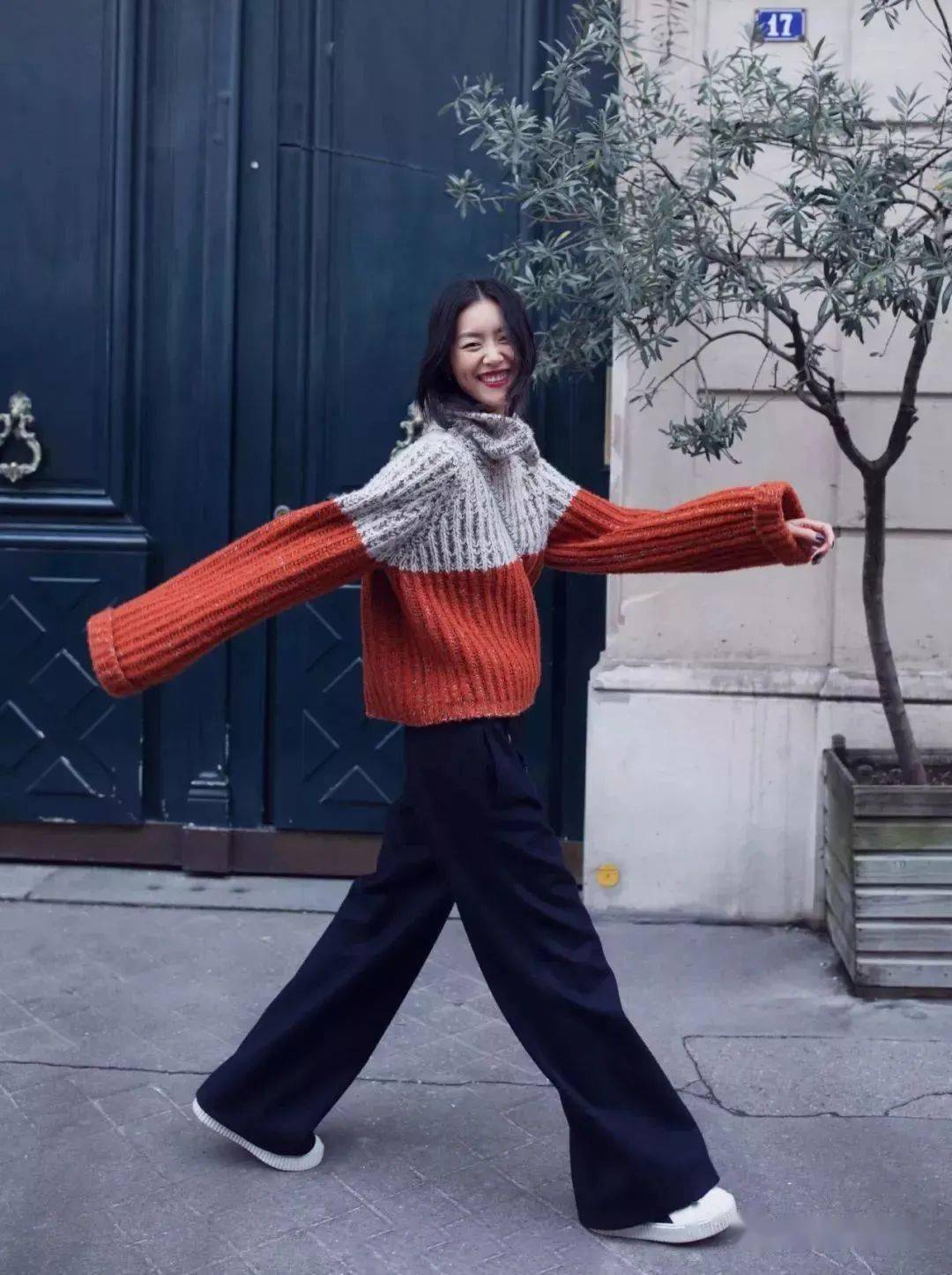 【吴磊】吴磊的黑白条纹毛衣,配上一顶渔夫帽,青春美少年!