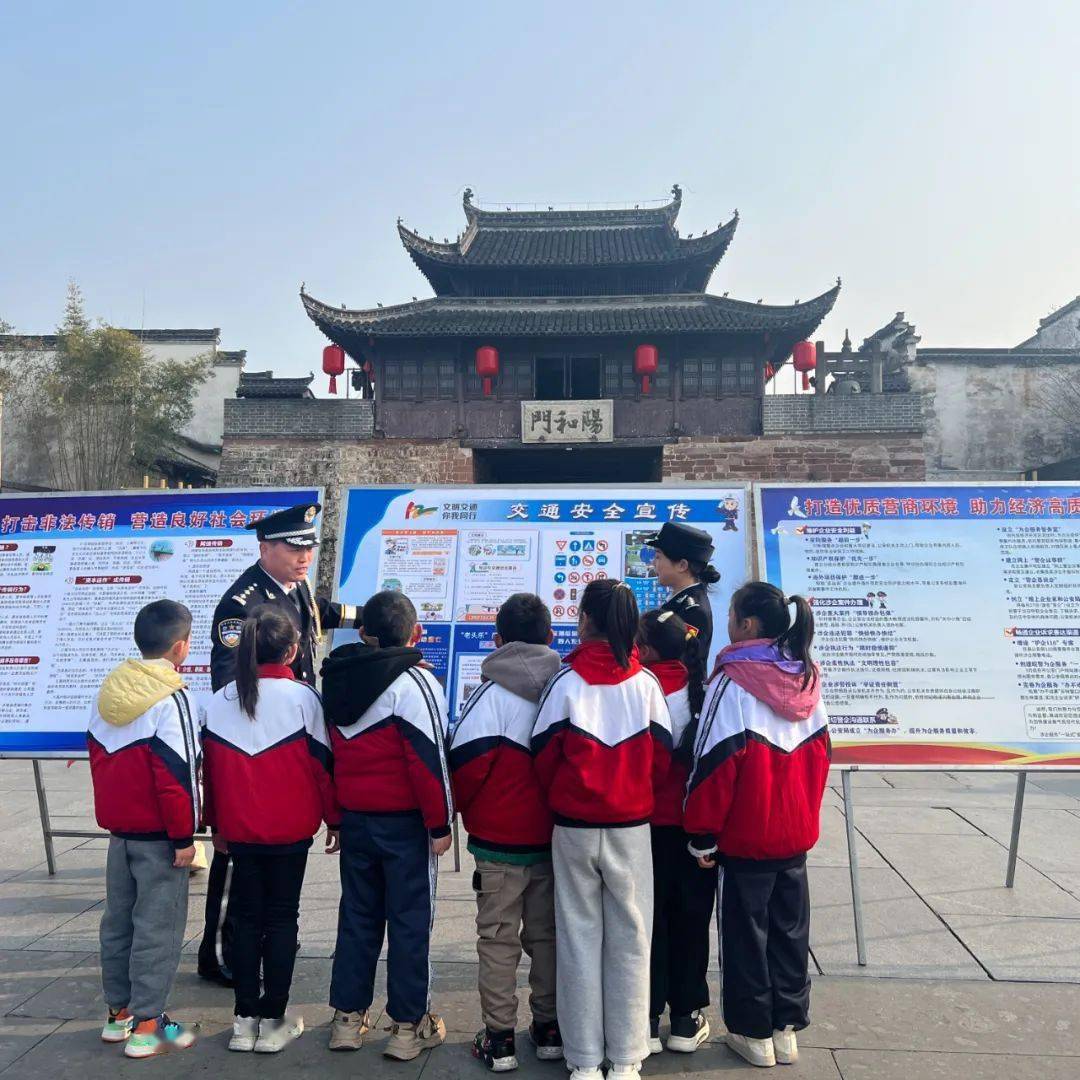 黄山少年行 | 歙县城关小学:警察节,"红领巾"致敬人民警察