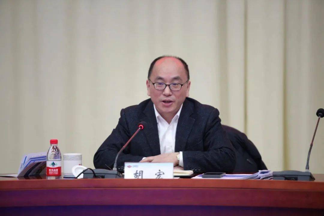 胡宏表示,一是按照营销协同支撑和百日计划工作要求,明确各项目责任人