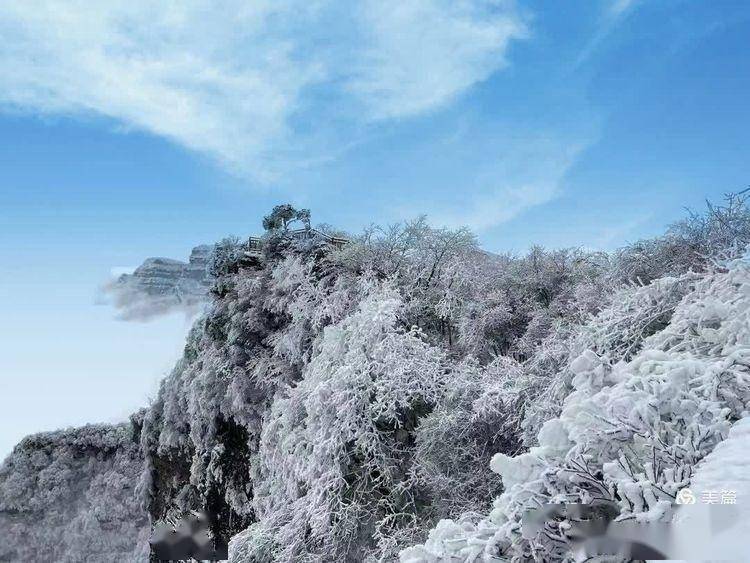 光霧山的冬天是如此的美麗,讓人流連忘返,但僅是賞雪略顯些單調,還要