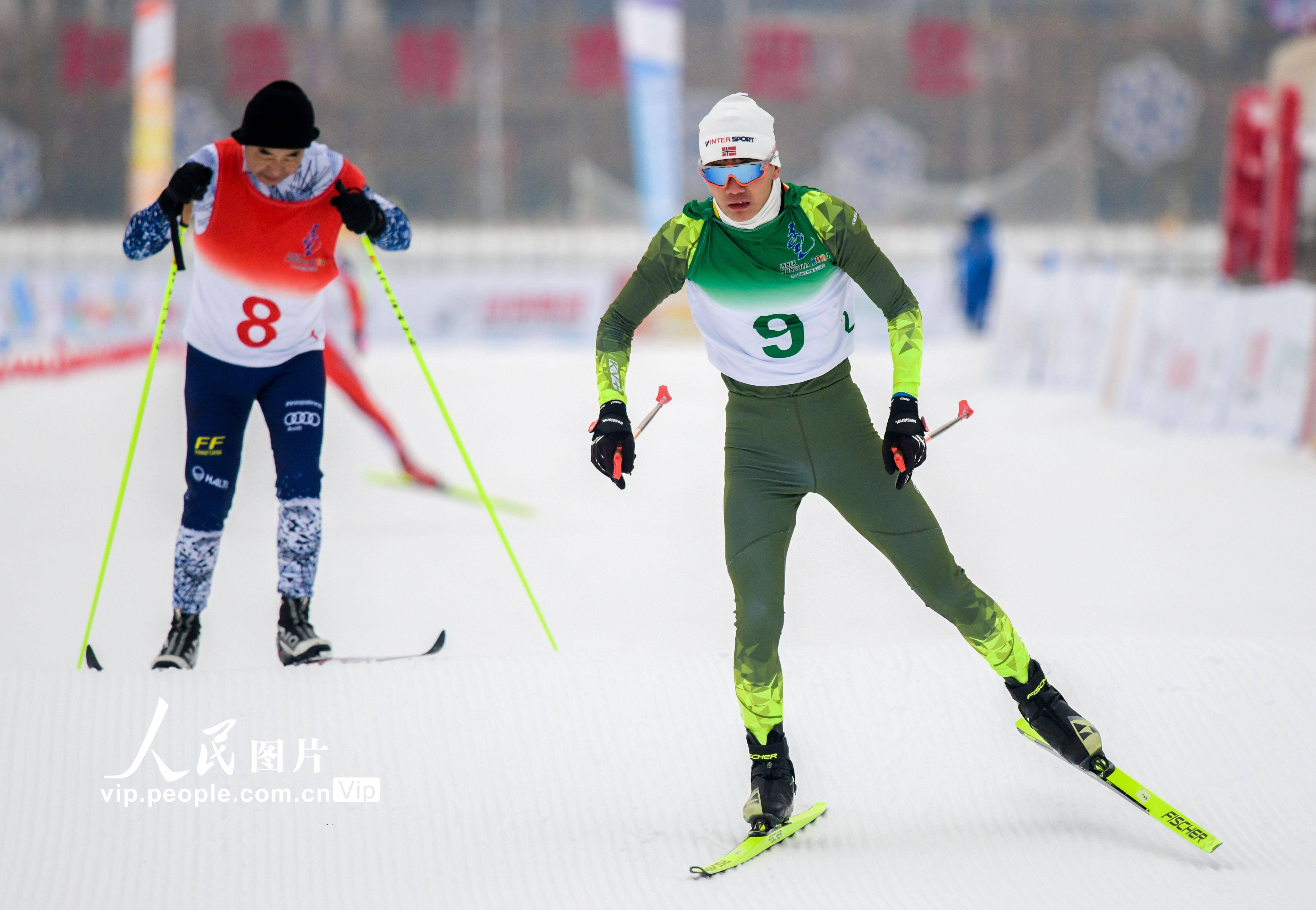 内蒙古呼和浩特:第十四届全国冬季运动会群众比赛开赛_越野_参赛选手