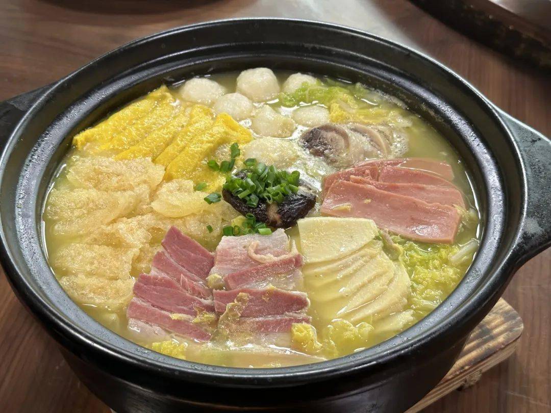 逢年过节少不了三鲜砂锅!