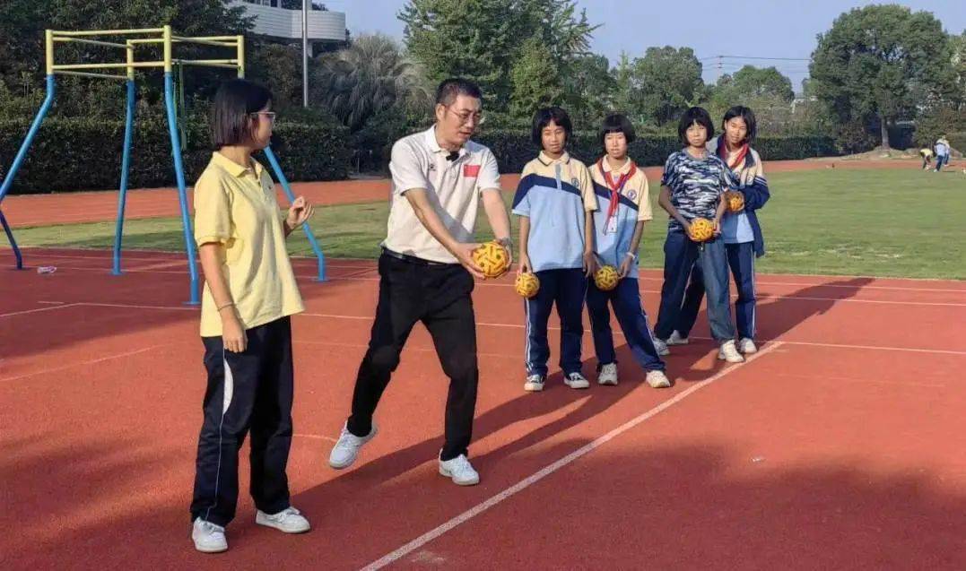 黄岩区江口街道中学以"明德崇文 健体善行"为培养目标,从"阳光体育