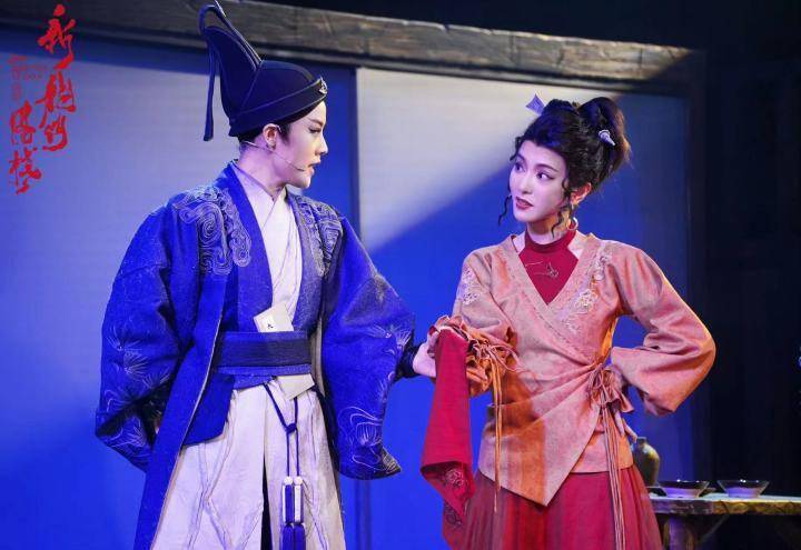 《新龙门客栈》获微博年度演出奖,茅威涛携陈丽君,李云霄亮相_越剧