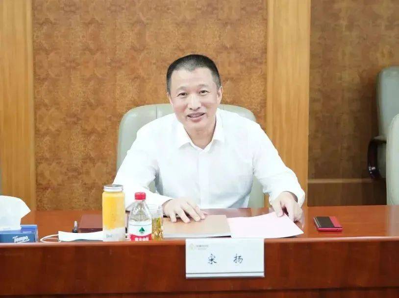 曾任区委常委,副区长_集团_董事长_郑晓生