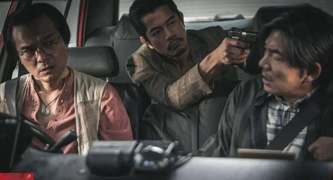 以轻松诙谐的路数"解构"了一场因蝴蝶效应引发的连环劫案