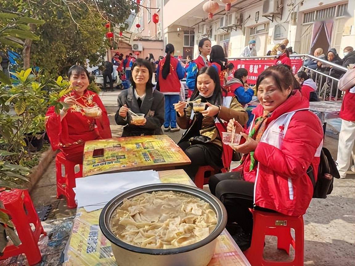 "金秋关爱暖人心,敬老博爱益同行"志愿服务活动圆满举