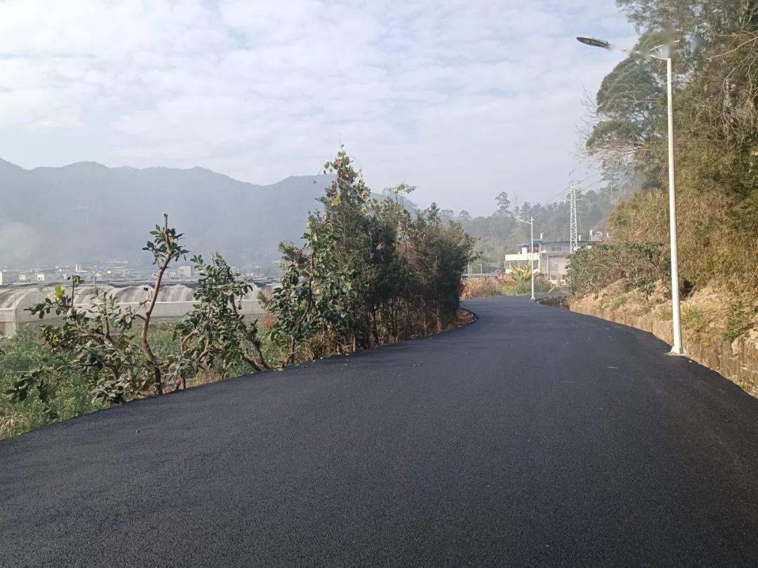 【百侯动态】铺就乡村振兴新道路:侯南,侯北村柏油路工程全面展开