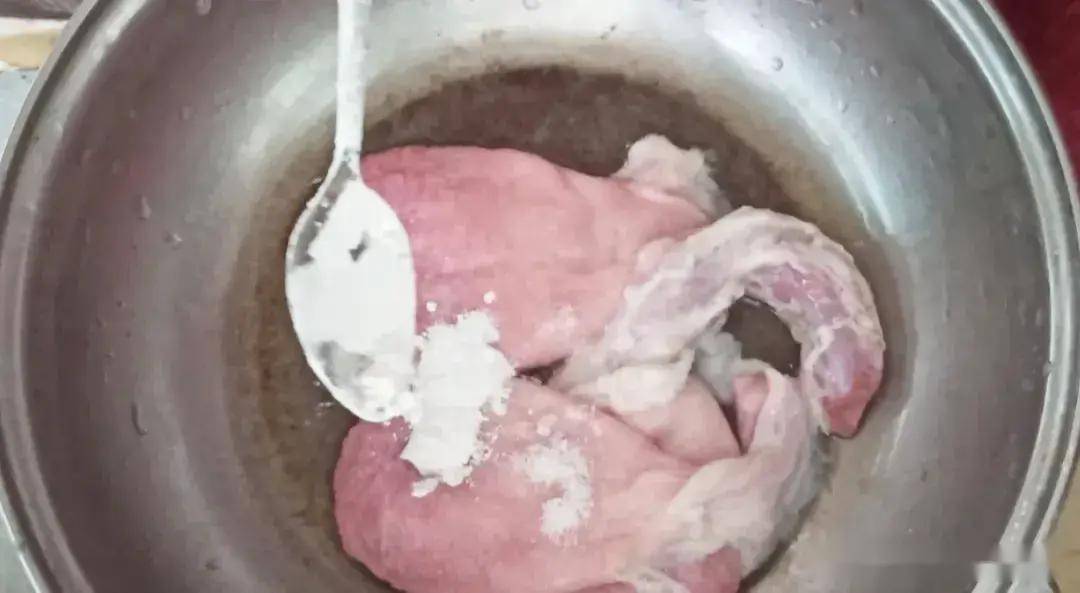 猪尿泡是好东西,经济实惠,有用又美味,这样煲汤比猪肚还好吃!