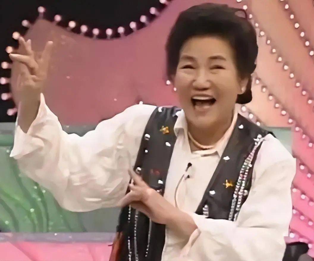 赵丽蓉:中国第一位小品女皇,因一句台词识破潜伏间谍,72岁自备寿衣