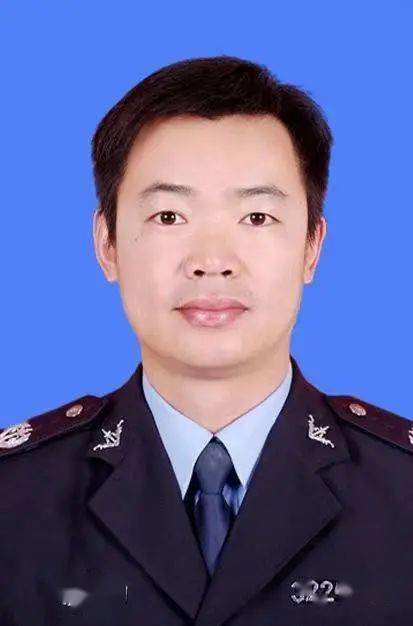 吴佳俊,男,27岁,连云港市灌南县宁波路消防救援站灭火救援一班班长.