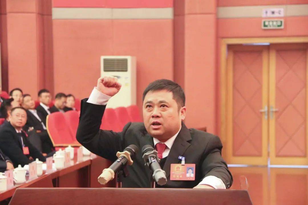 区第十七届人民代表大会第四次会议胜利闭幕_区人民政府_发展_龚振宙