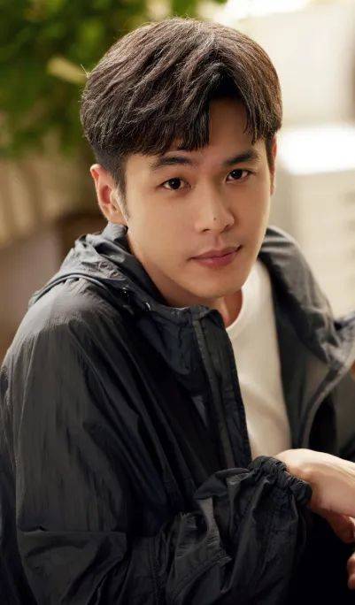 张若昀,郭麒麟,擅长演绎随着宏大历史浪潮沉浮的小人物;《庆余年》