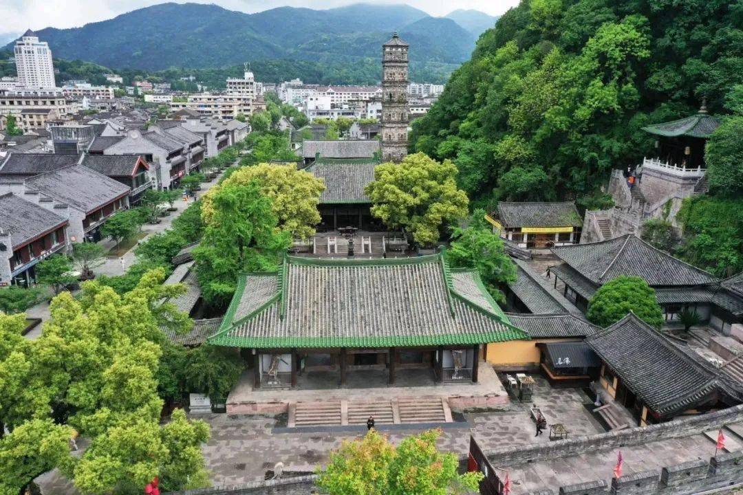 龍興寺始建於東晉,歷史上曾多次拆毀,重建及修繕,久經歲月,戰火,洪水