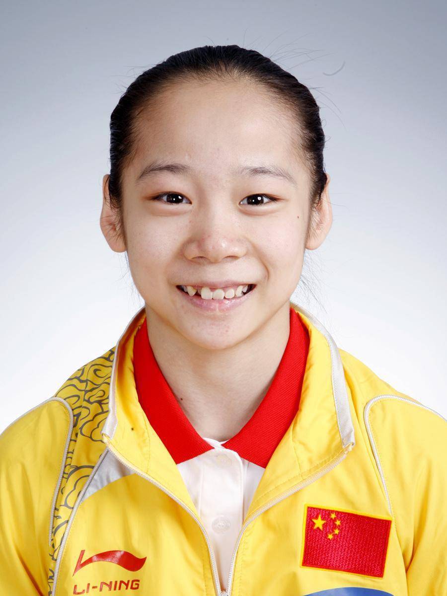 琳琳被选进了中国体操国家队,并师从两位著名的体操教练张霞和熊景斌