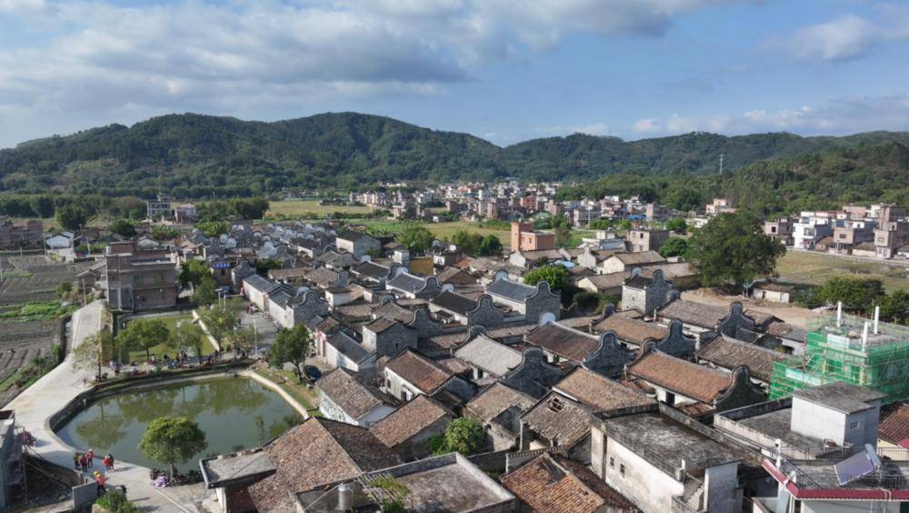 近年來,清遠市佛岡縣龍山鎮上嶽村建設看得見山,望得見水的優美環境