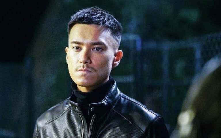 tvb混血男星演飞机师,穿上制服帅气有型,剧中单恋失婚女主角_朱敏瀚