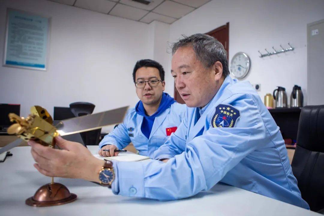 李恒年是甘肃永昌人,1967年出生,1992年从国防科技大学硕士毕业后分配