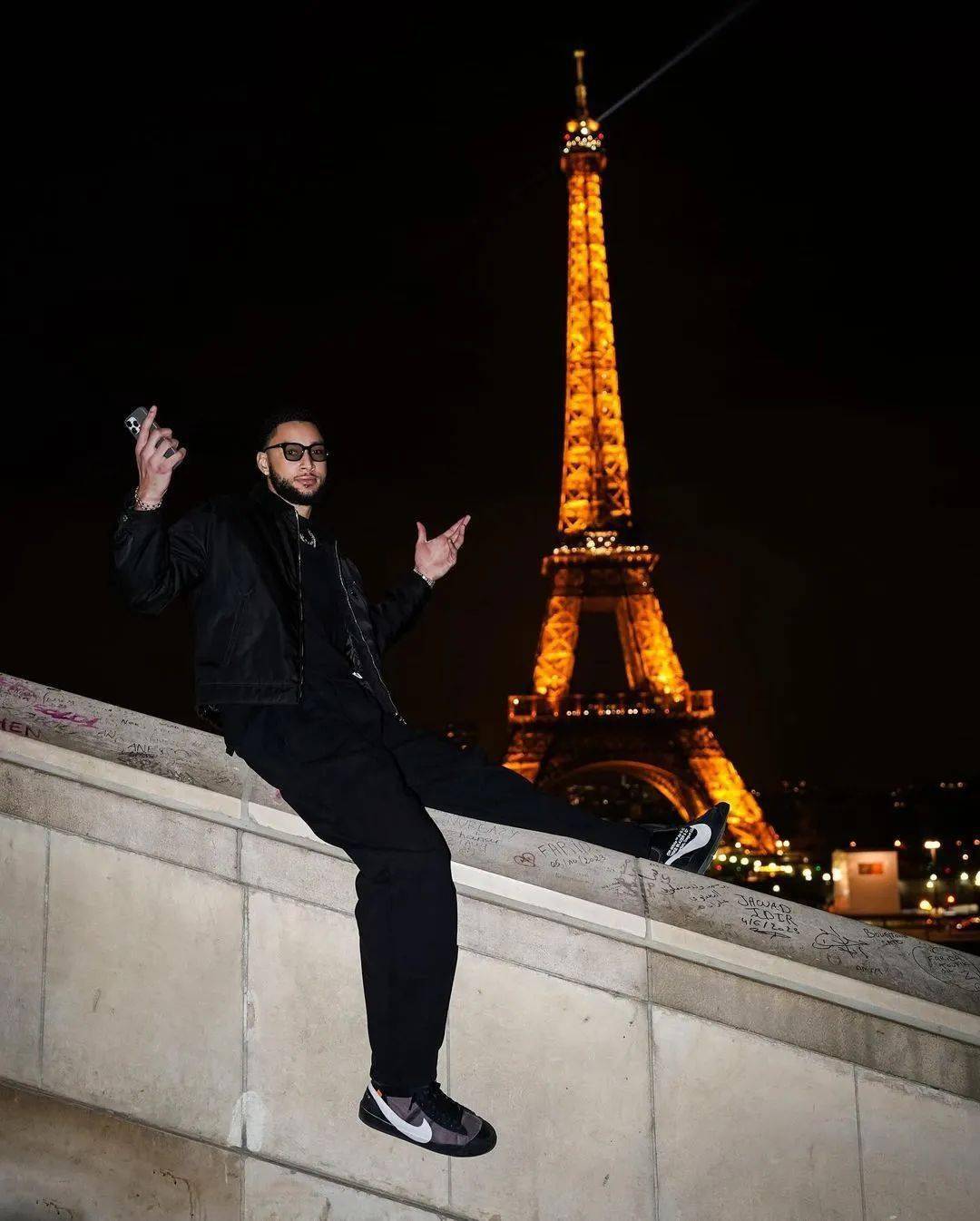 消失的状元,休赛期挥汗如雨,常规赛西装革履_西蒙斯_比赛_问题