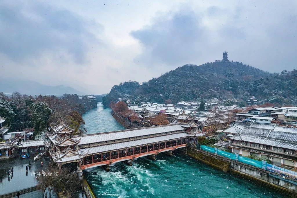 都江堰玩雪图片