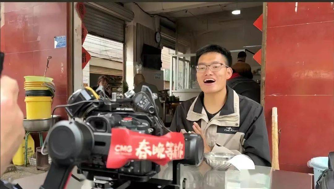 "农大丁同学"要开着拖拉机去春晚_丁习功_视频_云南