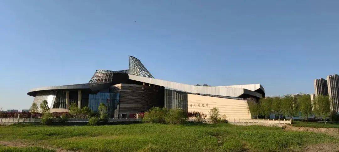 保定市博物馆下午:古镇大激店午餐:金筷子保定大排档上午:保定市博物