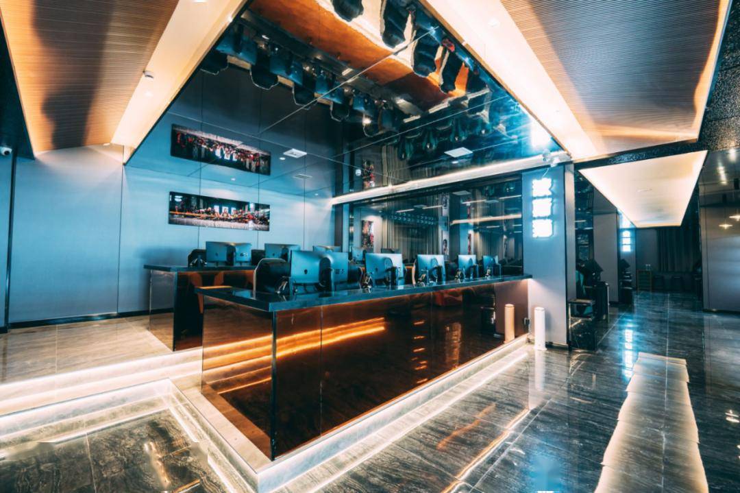 绿树电竞携全体员工欢迎新老顾客来店体验,游玩时间在变,绿树顾客至上