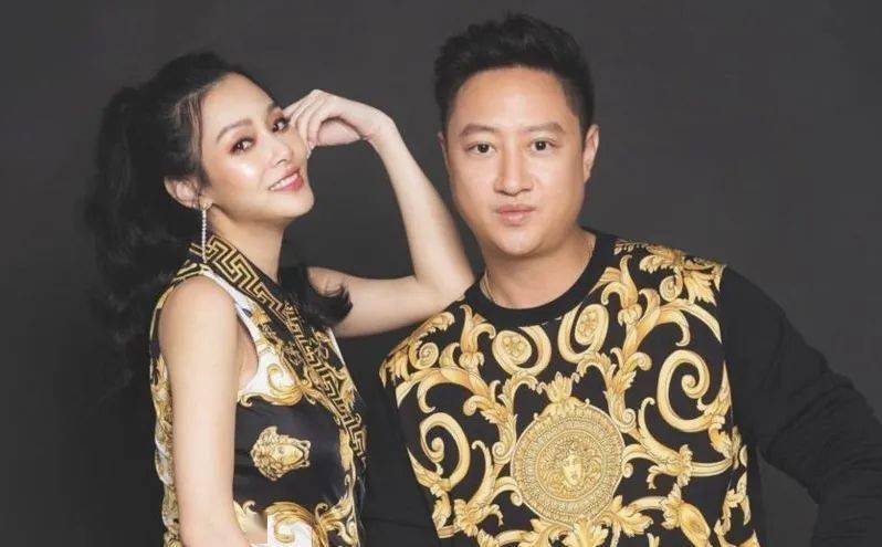 有人拿赖薇如老公和王思佳老公做对比,认为相较男女组合,俩人的老公看