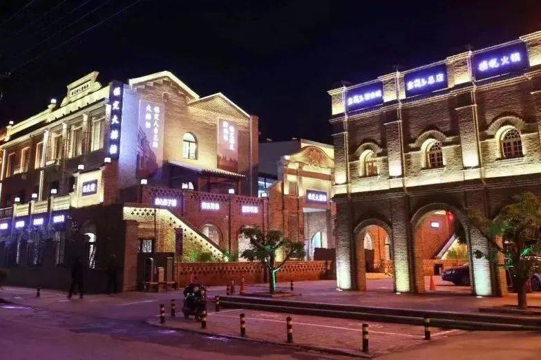 金筷子保定大排档长约846米,是国内保存较为完好的具有明清,民国时期