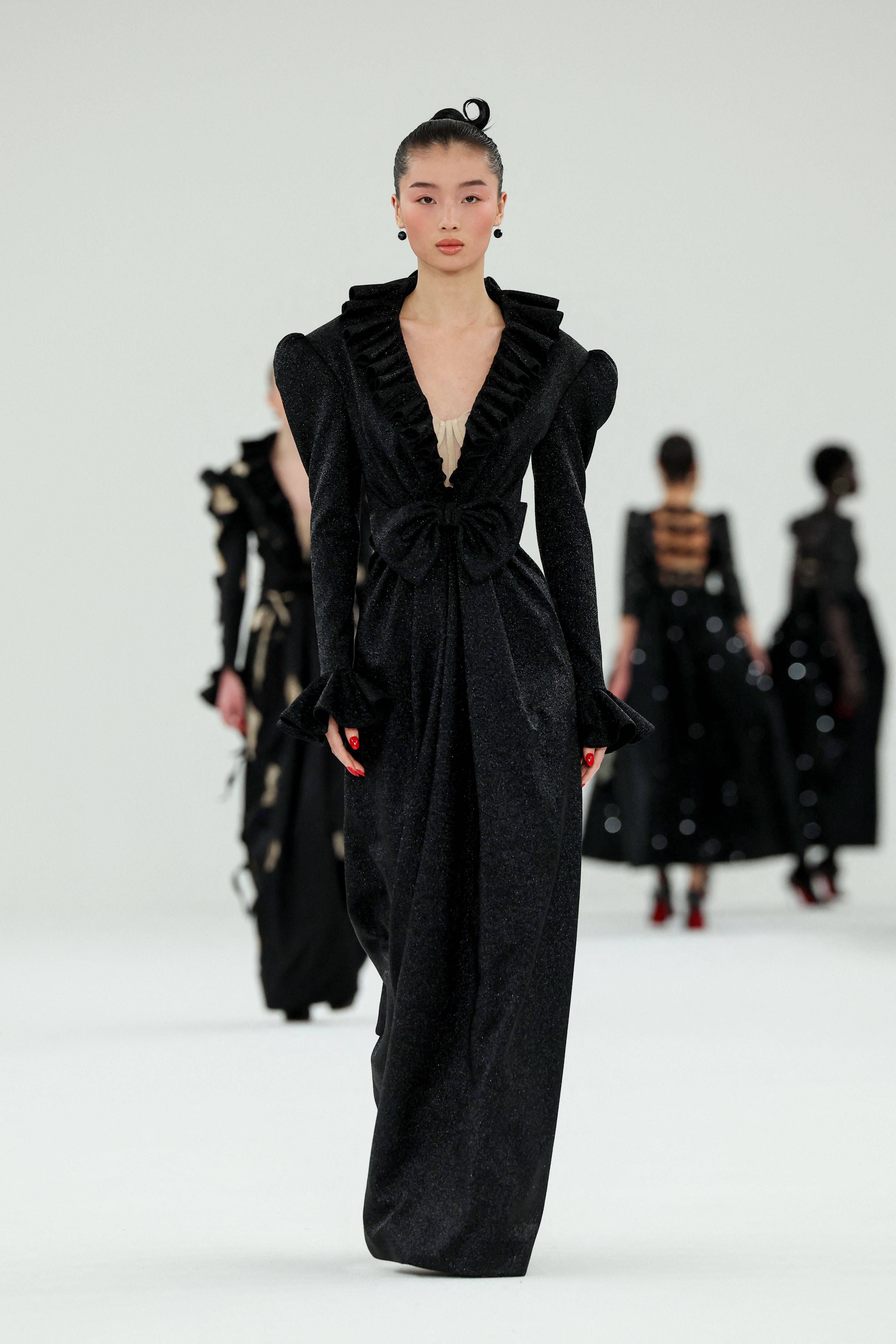巴黎高级定制周——viktor&rolf品牌时装秀_新华社_法国巴黎_新品