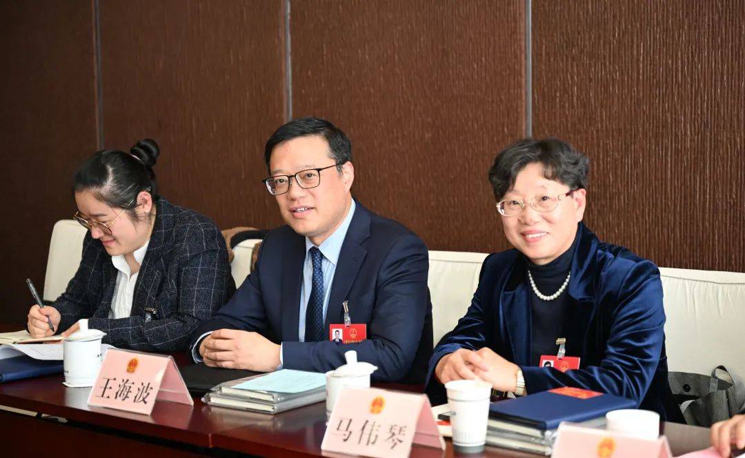 从“吃火锅”引发的关注：无土壤、无农药，“植物工厂”值得探索_王海波_农业_生产