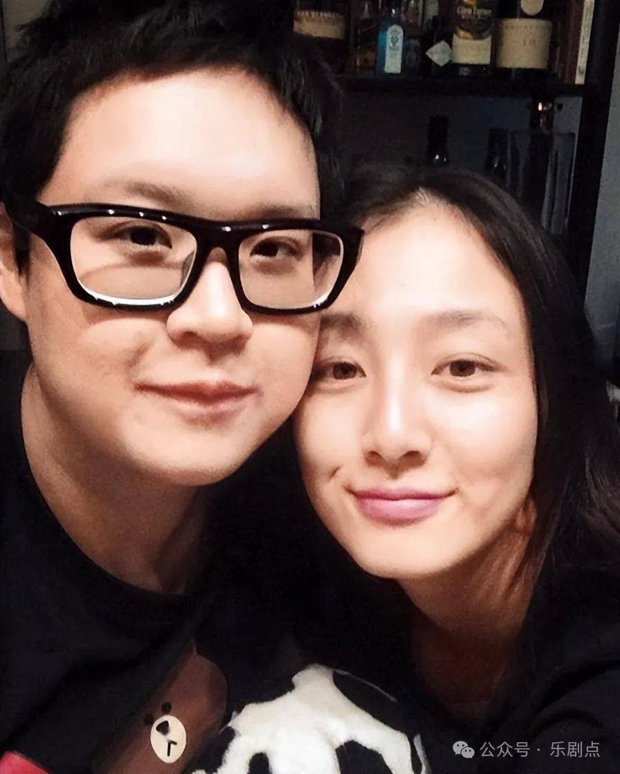 其实女儿从小到大都是被妈妈强迫穿裙子,恬妞认为她所有的