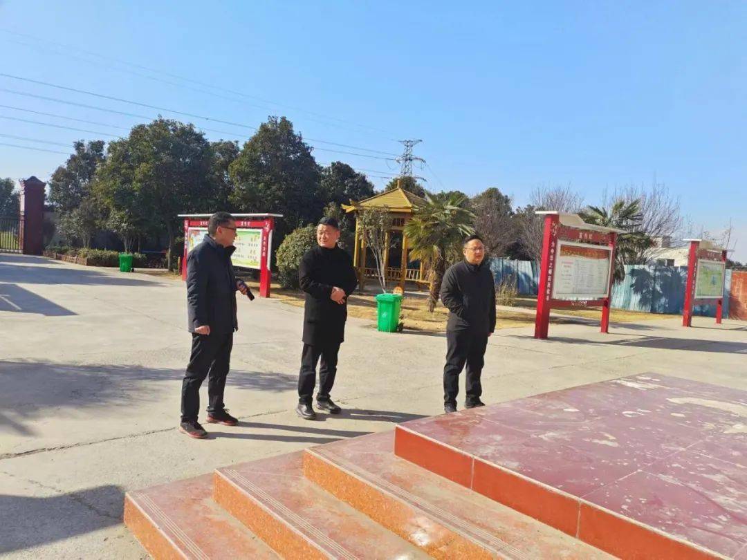 1月25日下午,共青团长葛市委联合市教体局到和尚桥镇张固店村河南中烟