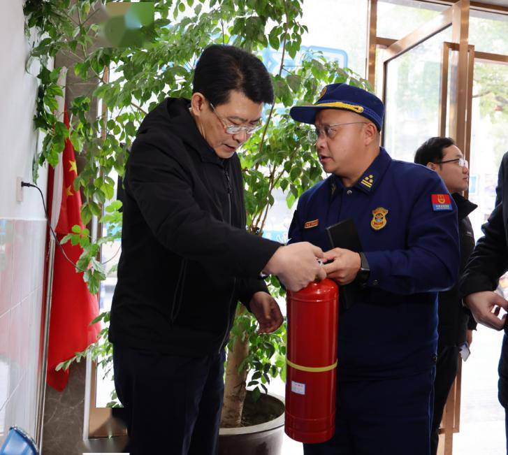 刘烁在检查"九小场所"消防安全工作时强调 举一反三 标本兼治 确保