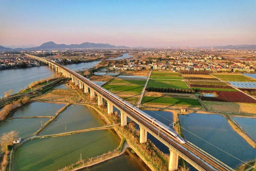 天津,山东是沿海通道八纵最靠东一纵沿海通道中国高铁的八纵八横