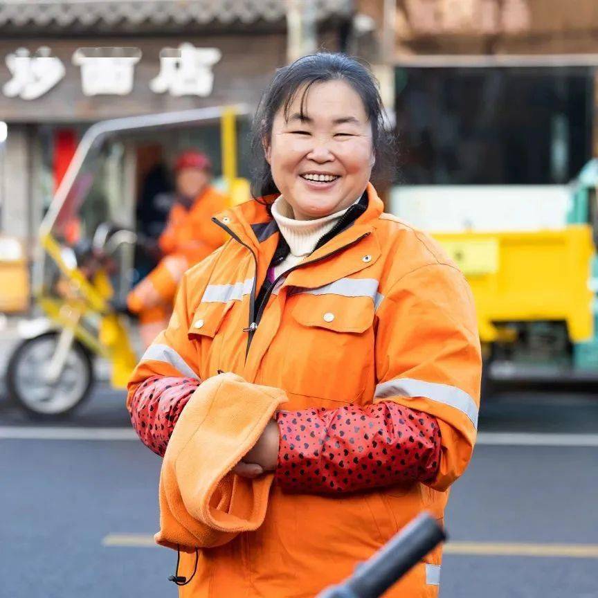 你笑起来真好看!台州好人王敏智连续四年义务为环卫工人拍摄新年照