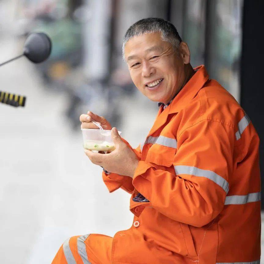 台州好人王敏智连续四年义务为环卫工人拍摄新年照_工作_地点_黄岩