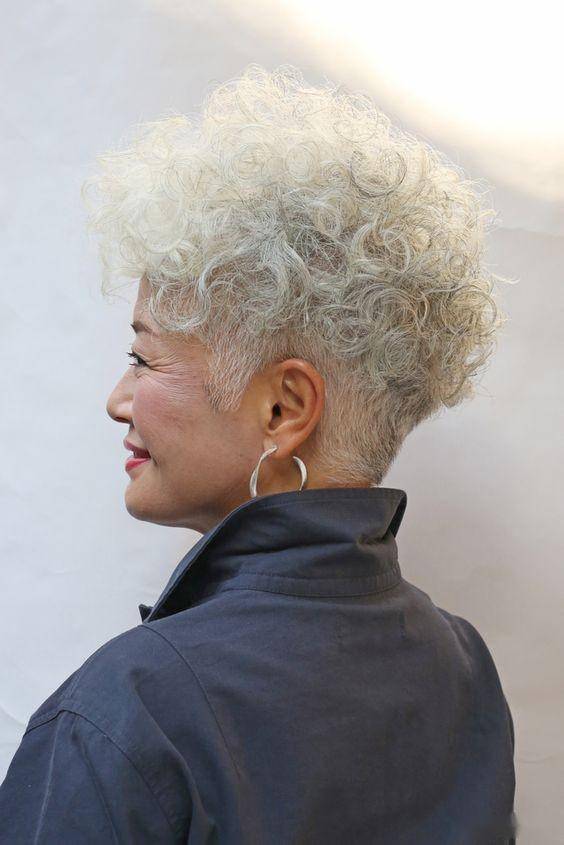 50岁女人短发发型图片