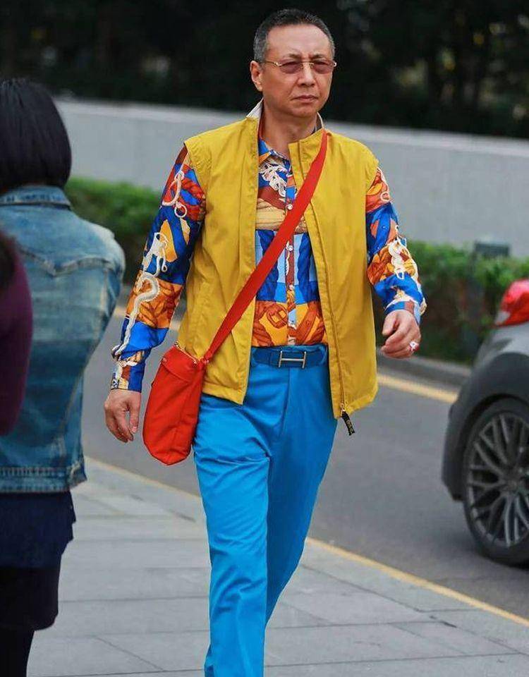 上了年纪的男人,少穿这4种土味色,显老拉低气质,准像油腻大叔_颜色_中