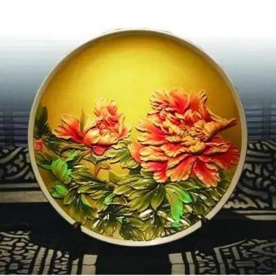 瓯塑,俗称油坭塑,是温州民间独有的传统美术工艺