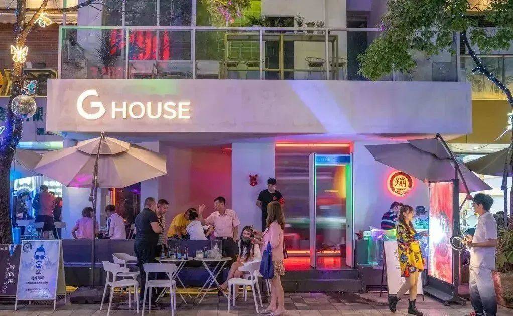 老牌企业在上了年纪的昆明人记忆里"新兴的时尚夜都"昆明的年轻人第一