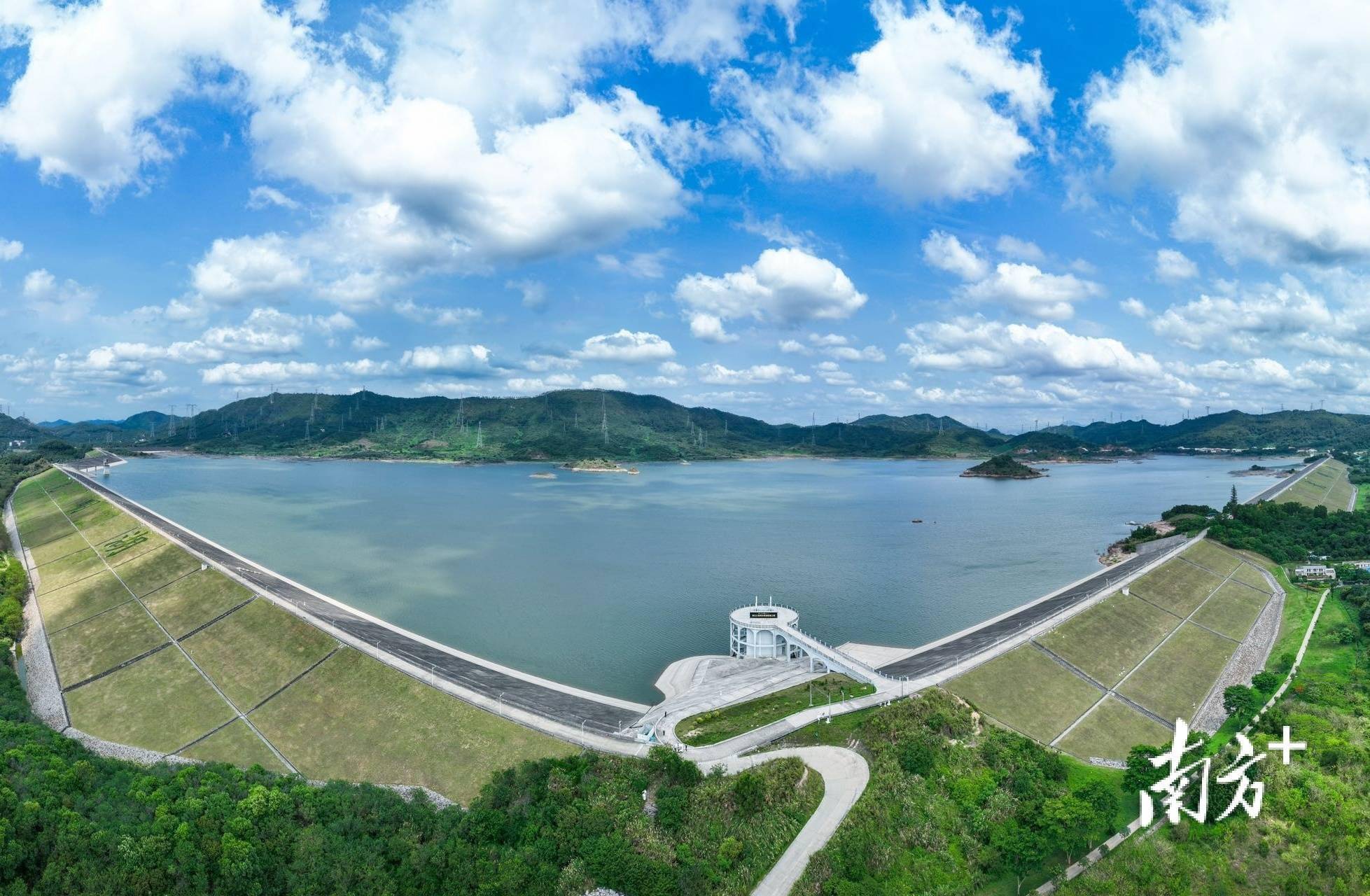 2023年12月28日,工程启动全线联调.图为工程输水终点站深圳公明水库.