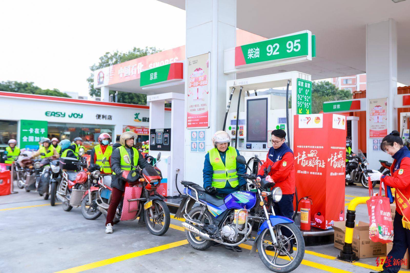 一个加油站老员工的春运观察:返乡摩托车越来越少,高铁自驾成主流