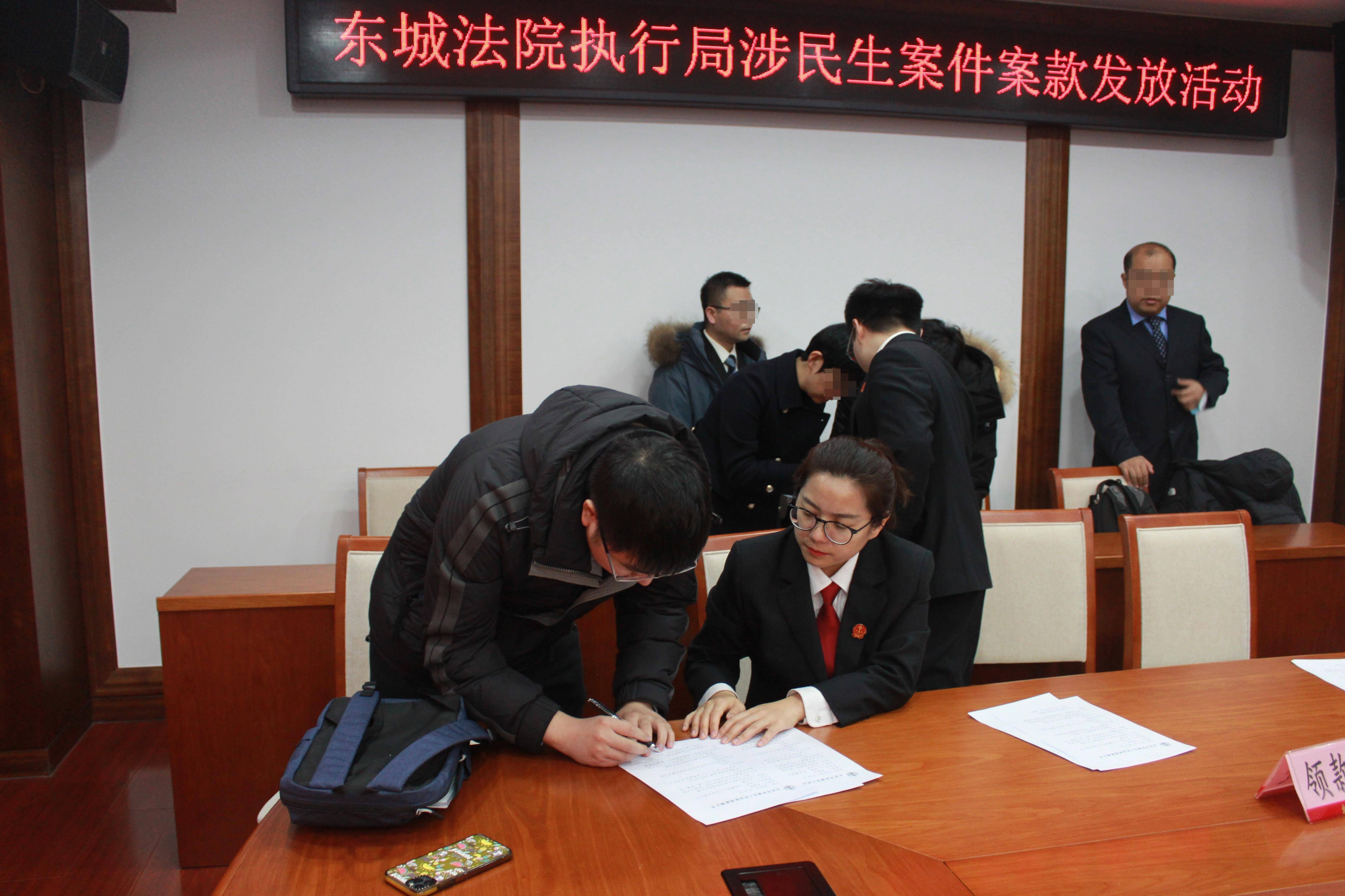 此前,通过"放水养鱼"式的柔性执行,李春双促成了双方达成和解协议,使