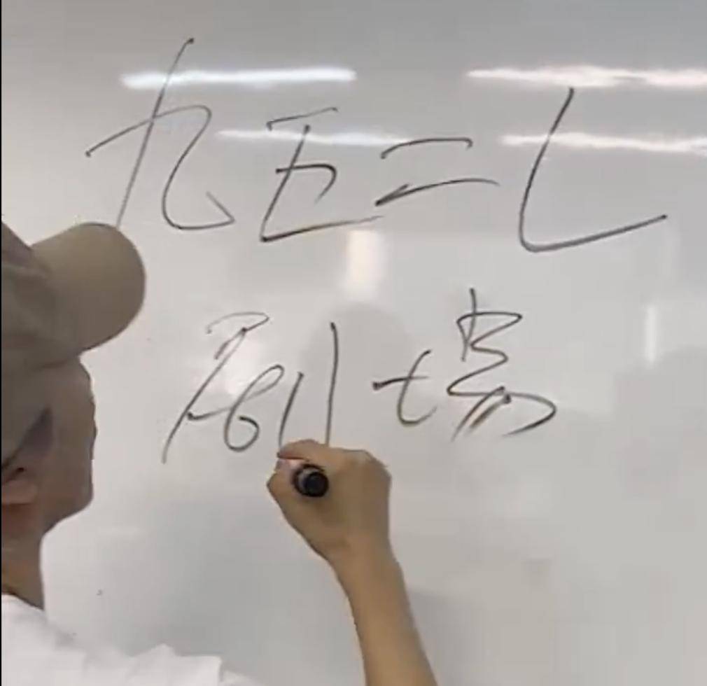 周星驰在社交平台发布动态最新消息,周星驰要进军短剧领域啦!