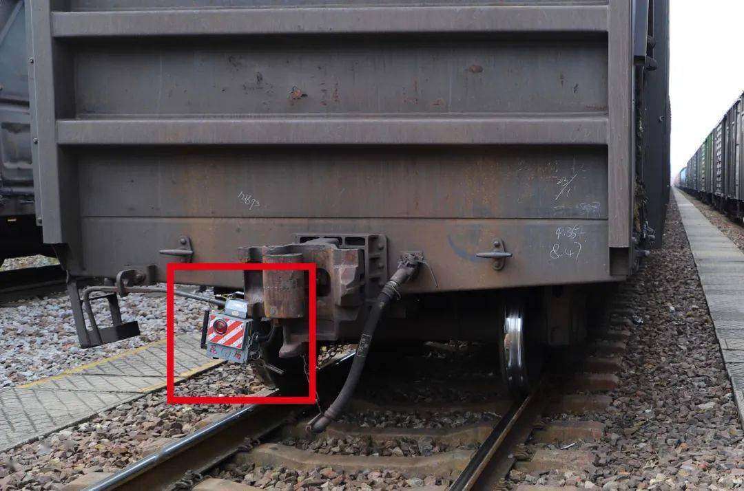 它是铁路重要的行车设备之一简称"列尾"便是列车尾部安全装置这个列车