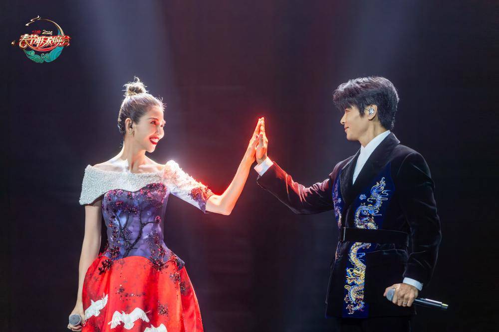 锁定2月8日2024川渝春晚 与川渝明星欢欢喜喜过新年_家乡_重庆_蔡少芬