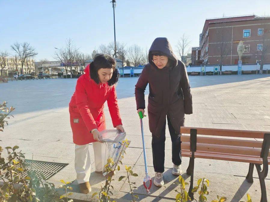 地区党委副书记,镇长郑晓辉等领导班子成员分别带领各村