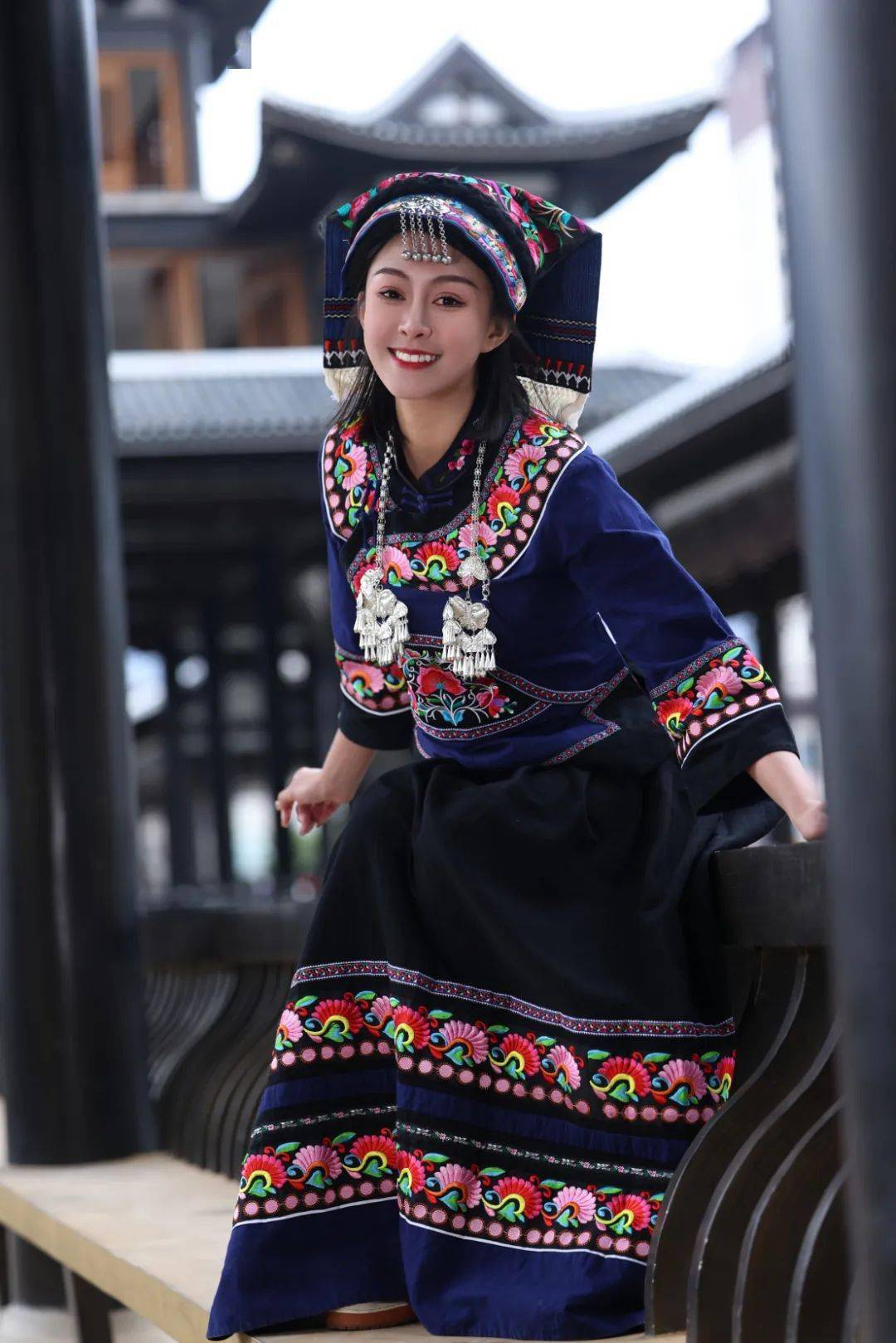 猜猜这套服装是哪个少数民族的?_贵州_罗甸_西南