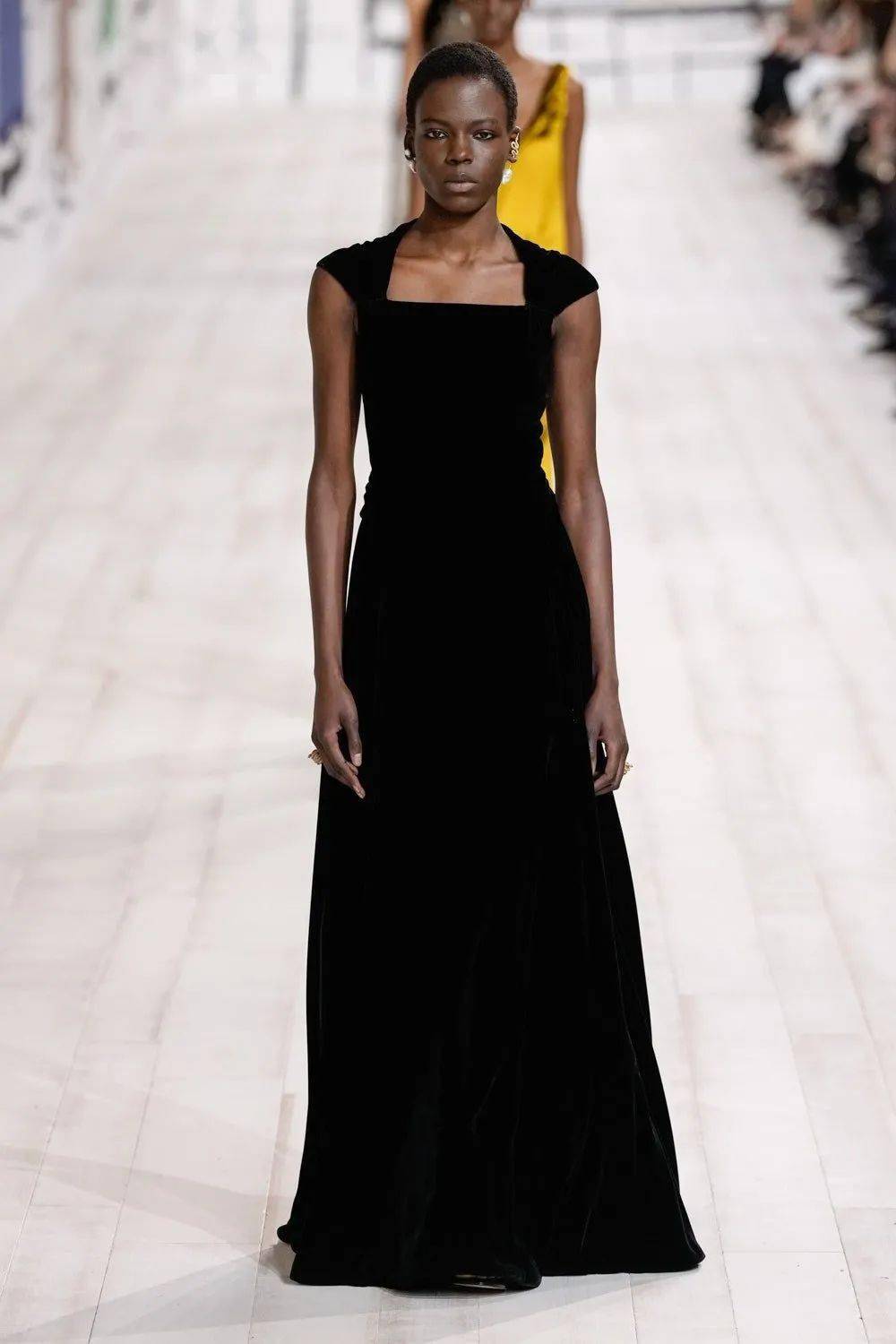 精湛的版型结构技巧是没得说 | christian dior 2024春夏高级定制系列